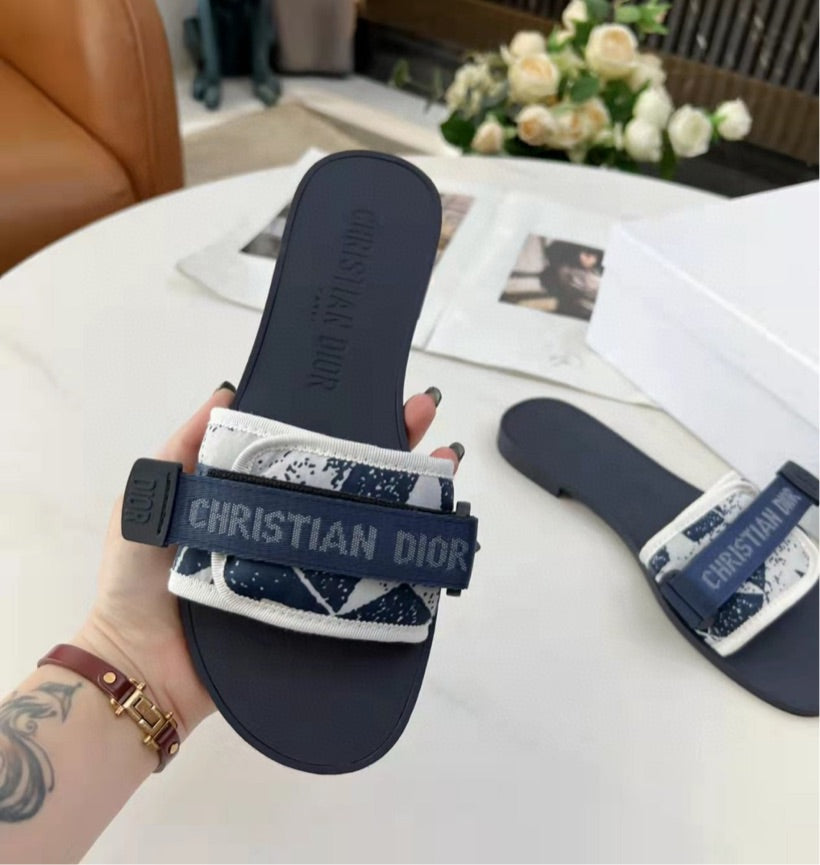Woman Dior sandals